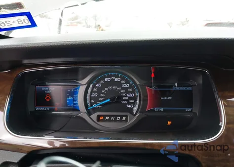 2015 Ford Taurus Limited z USA, uszkodzony, nr VIN 1FAHP2F83FG106195